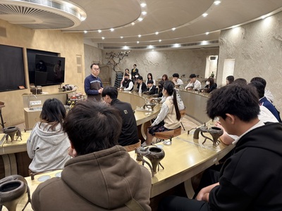 餐飲系楊帆主任介紹品酒教室圖片