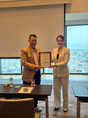 1140418劉聰仁院長致贈台中李方艾美酒店感謝狀