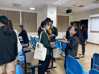 會後與金普頓大安酒店人力資源吳玉慧經理請益圖片