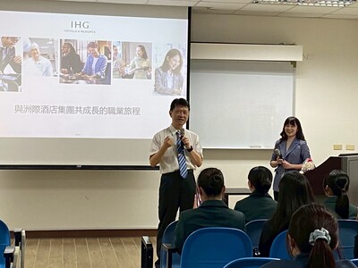 餐旅暨會展行銷管理系張書憲主任代理餐旅學院院長開場致詞圖片